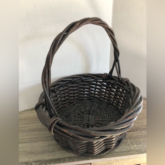 Large Brown Wicker Basket - Picture 2 of 12